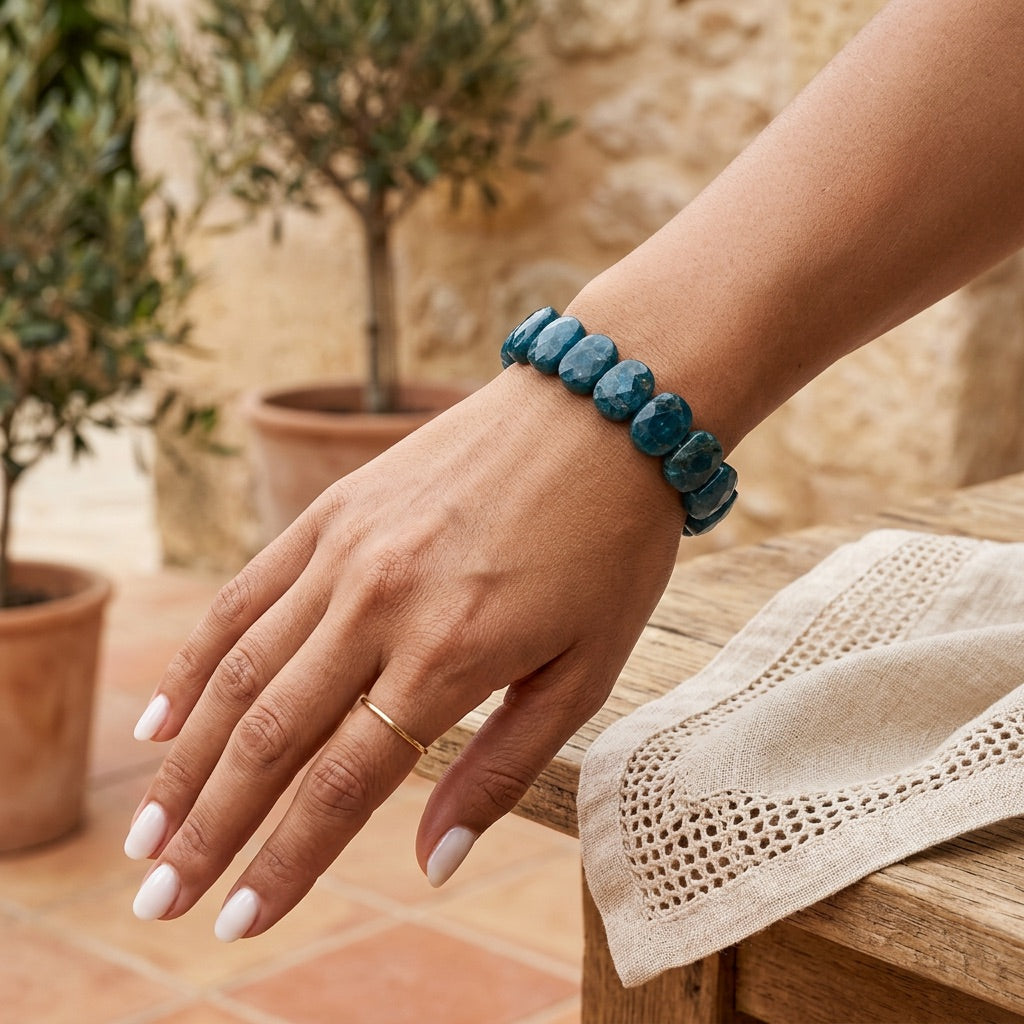 Blue Apatite Bracelet "Nyvora"