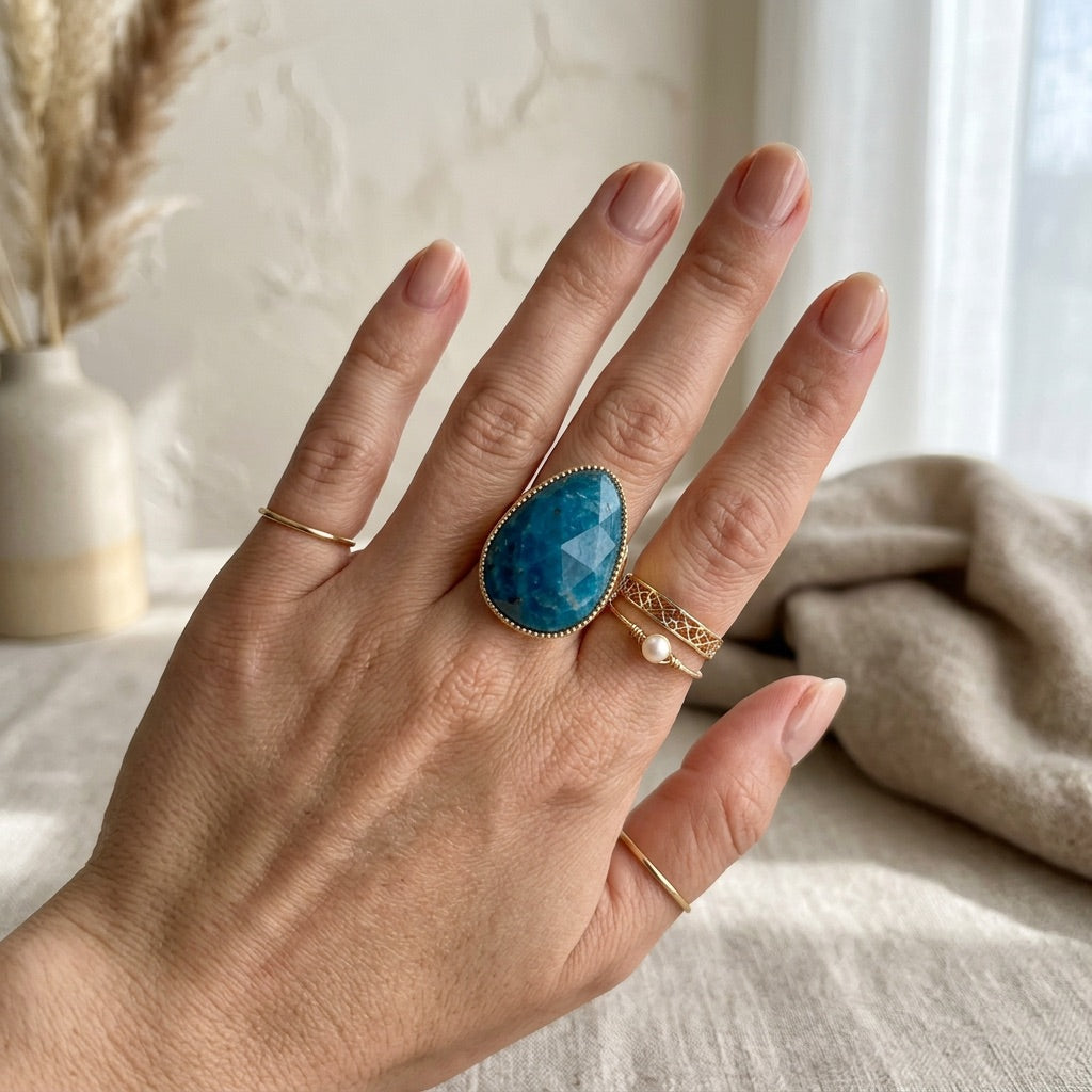 Blue Apatite Ring "Nyrelis"