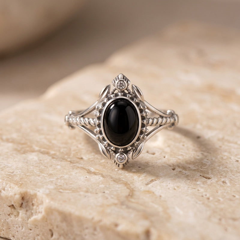 Black Onyx Ring “Raikoru”
