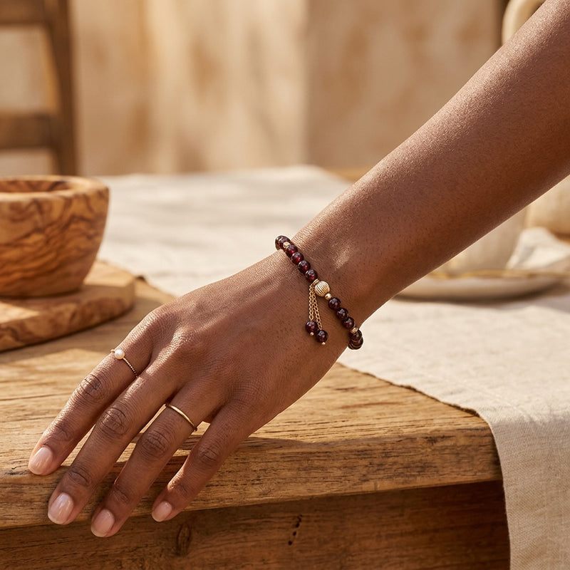 Garnet Bracelet "Niubi"