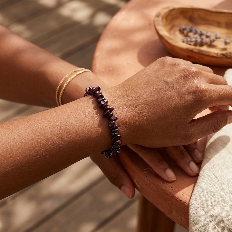 Garnet Elastic Stone Bracelet "Nama"