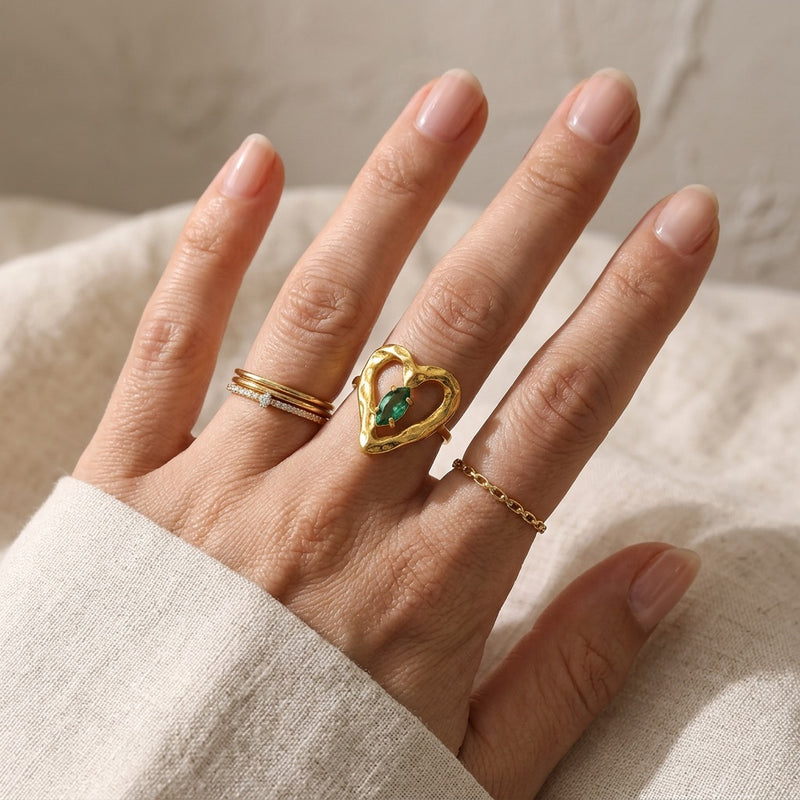 Green Onyx ring "Amour Brut"