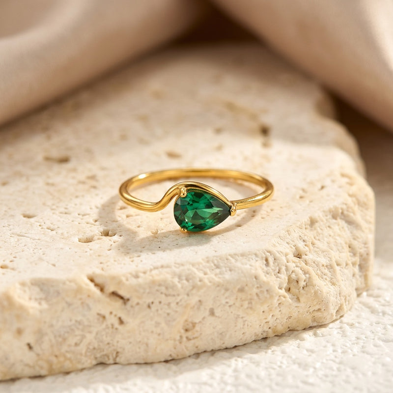 Green Onyx ring "Linea"
