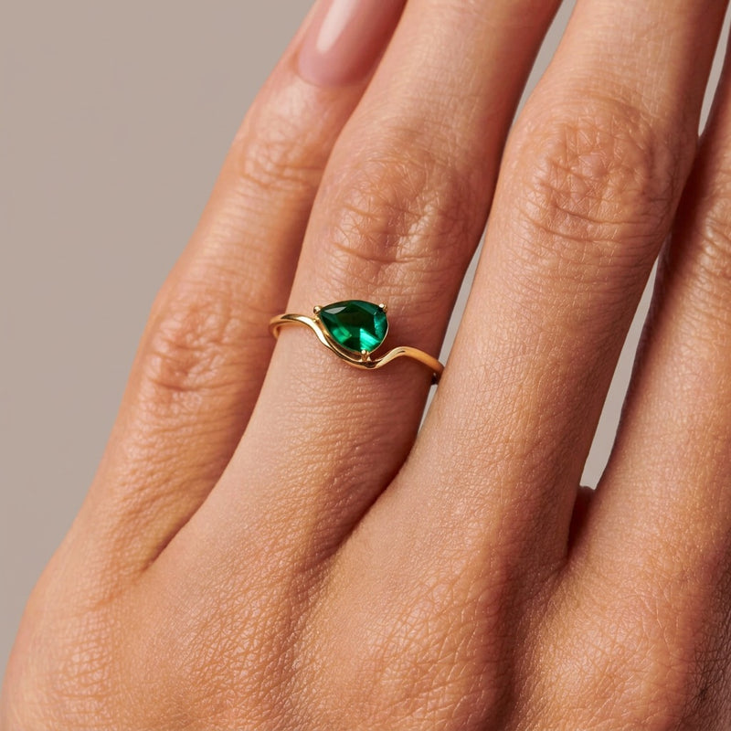Green Onyx ring "Linea"