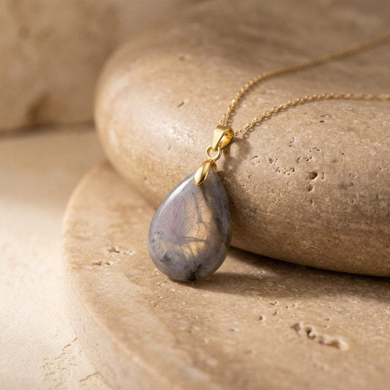 Labradorite Stone Pendant “Perle”