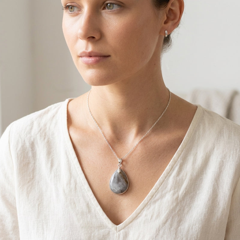 Labradorite Stone Necklace “Perle Grise”