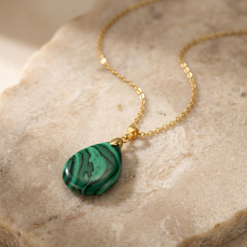 Malachite Stone Necklace “Perle” – Gemyena