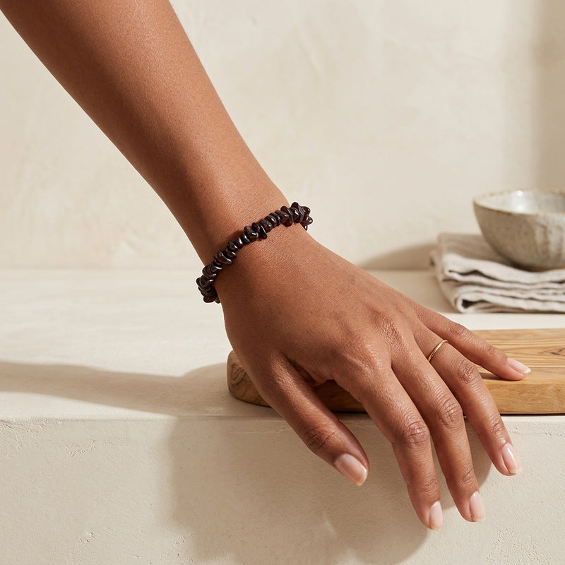 Garnet Elastic Stone Bracelet "Nama"